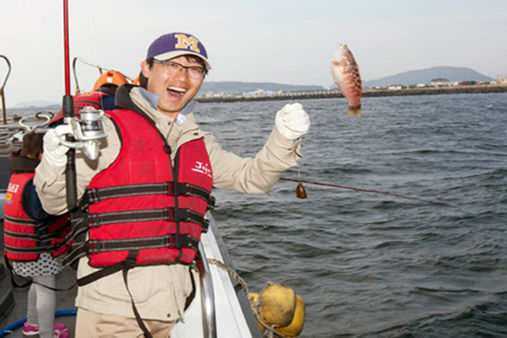 Jeju Island Fishing (Boat Fishing) Tour | Japanese guide, Jeju City hotel pick-up and drop-off, lunch, fishing equipment & bait included - Photo 1 of 7